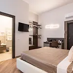 לינה וארוחת בוקר The Dream Centro 4*